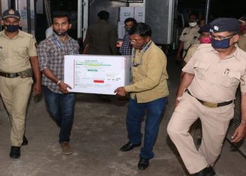 Maharashtra: प्रत्येक जिल्ह्याला कोरोना लसींचे वाटप, राज्यात 358 केंद्रांच्या माध्यमातून लस देण्यात येणार