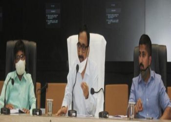 व्यापारी संघटनांची बैठक: सर्व व्यावसायिकांच्या कोविड चाचण्या करण्याचे निर्देश