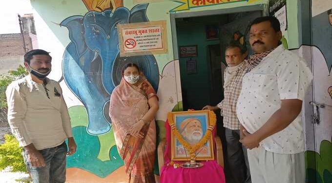 हिवरखेड येथे संत गाडगेबाबा जयंती विविध ठिकाणी साजरी