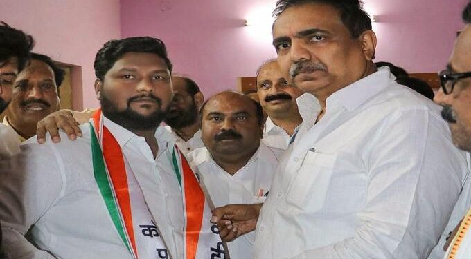 फुले शाहू आंबेडकर यांच्या विचारातील चळवळीचे युवा नेतृत्व संदेश सुरेश घनबहादुर यांचा कार्यकर्त्यांसह राष्ट्रवादीमध्ये प्रवेश