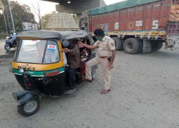 अकोल्यात वाढत्या करोना प्रादुर्भावाचे पार्श्वभूमीवर शहर वाहतूक शाखा एक्शन मोड वर