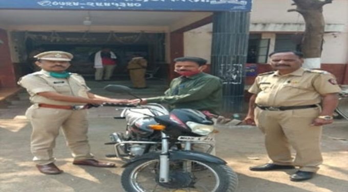 साडेतेवीस लाखांचा जप्त मुद्देमाल तक्रारदारांना केला परत