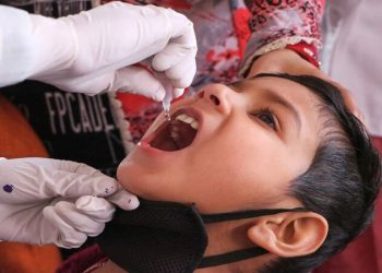 рдзрдХреНрдХрд╛рджрд╛рдпрдХ! рдкреЛрд▓рд┐рдУ рд▓рд╕рдРрд╡рдЬреА рдореБрд▓рд╛рдВрдирд╛ рдкрд╛рдЬрд▓рдВ рд╕реЕрдирд┐рдЯрд╛рдпрдЭрд░