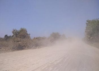 рдЕрдХреЛрд▓рд╛ рдЬрд┐рд▓реНрд╣реНрдпрд╛рддреАрд▓ рд░рд╕реНрддреНрдпрд╛рдВрдЪреА рдЧрдд..”рдХреЛрдгреАрд╣реА рдорд╛рдЧреЗ рдирд╛ рдкреБрдвреЗ, рдлрдХреНрдд “рдлрдлреБрд░рдбрд╛” рдЙрдбреЗ!”