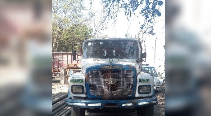 अकोट ग्रामीण पोलिसांची धडक कारवाई; पोपटखेड धरणानजीक पकडला अवैध रेतिचा टीप्पर