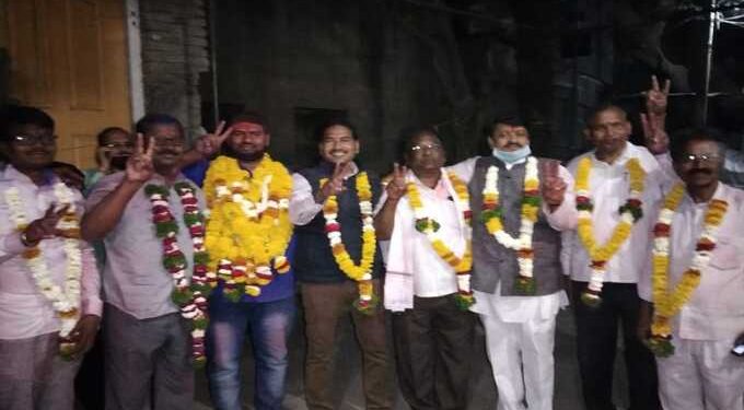 वाडेगांव ग्रामपंचायत वर वाडेगांव विकास आघाडी चा झेंडा