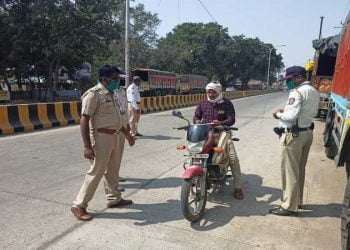 लॉकडाऊन च्या निर्देशाचा भंग करणाऱ्या जवळपास दीडशे वाहनांवर गुन्हे दाखल