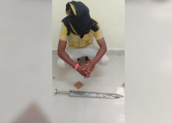 рджрд╣рд╢рддрд╡рд╛рдж рд╡рд┐рд░реЛрдзреА рдкрдердХрд╛рдХрдбреВрди рд╣рд╛рддрд╛рдд рдзрд╛рд░рджрд╛рд░ рд╢рд╕реНрддреНрд░ рддрд▓рд╡рд╛рд░ рдШреЗрд╡реВрди рджрд╣рд╢рдд рдирд┐рд░реНрдорд╛рдг рдХрд░рдгрд╛рд▒реНрдпрд╛ рдЗрд╕рдорд╛рд╕ рдЕрдЯрдХ