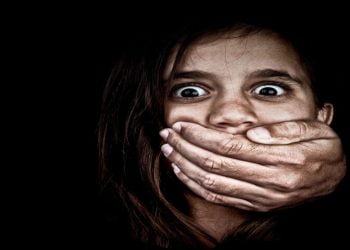 рдмрд╣рд┐рдгреАрдЪреНрдпрд╛ рдШрд░реВрди рдпреЗрддрд╛рдВрдирд╛ рдЭрд╛рд▓реЗ рдЕрдкрд╣рд░рдг , рдкреЛрд▓реАрд╕рдиреЗ рд╢реЛрдз рд▓рд╛рд╡рд▓рд╛ рддрд░ рд╕рдореЛрд░ рдЖрд▓реЗ рднрд▓рддреЗрдЪ рдкреНрд░рдХрд░рдг