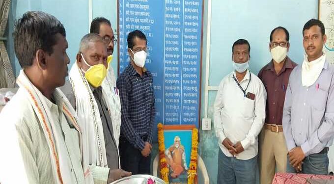 तेल्हारा पंचायत समितीत कर्मयोगी गाडगे बाबा यांची जयंती उत्साहात साजरी