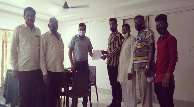 त्या वाळूचा लिलाव न करता घरकुल धारकांना शासकीय दरात द्या: शहर भाजयुमो चे तहसीलदारांना निवेदन