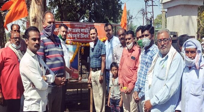 श्री संत गजानन महाराज प्रगट दिनाचे औचित्य साधून मुलाच्या स्मृतिप्रीत्यर्थ पाणपोईचे लोकार्पण