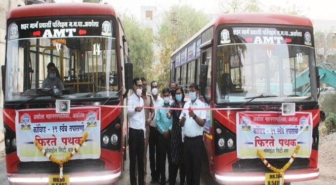 मनपाच्या फिरत्या वाहन पथकाव्दारे स्वॅब संकलन; विभागीय आयुक्त पियुष सिंह यांनी केले उद्घाटन