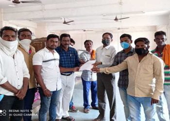 खोदलेल्या रस्त्यांची कामे पूर्ण  करा,अन्यथा तेल्हारा धुळीचा तालुका म्हणून घोषित करा   तेल्हारा विकास मंचची मुख्यमंत्र्यांकडे मागणी