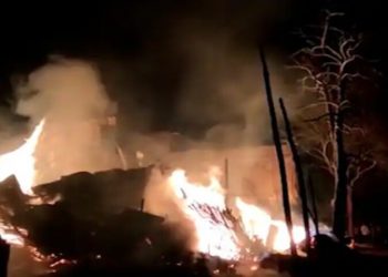 अकोला शहरातील लकडगंज परिसरातील लाकडांच्या दुकानांसह घरांना भीषण आग, तीन सिलेंडरचेही स्फोट