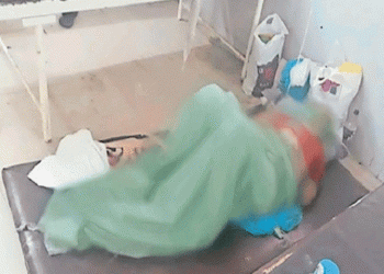 рд░реБрдЧреНрдгрд▓рдпрд╛рдд рдирд╛ рдбреЙрдХреНрдЯрд░, рдирд╛ рдмреЗрдбреНрд╕, рдЬрдорд┐рдиреАрд╡рд░ рдЧрд╛рджреА рдЯрд╛рдХреВрди рд╣реЛрдд рдЖрд╣реЗ рдЙрдкрдЪрд╛рд░; рдПрдХрд╛рдЪ рджрд┐рд╡рд╕рд╛рдВрдд 6 рд░реБрдЧреНрдгрд╛рдВрдЪрд╛ рдореГрддреНрдпреВ