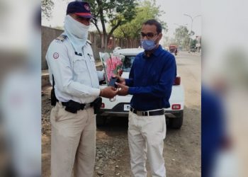 अकोला शहर वाहतूक पोलिसांचा परत एकदा प्रमाणिकतेचा परिचय