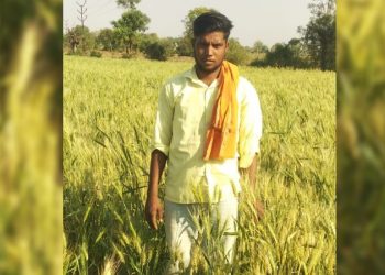 नाल्याच्या पाण्यावर शेती करणारा शेतकरी अडचणीत नाले केरकचऱ्या ने जाम, पालिकेचे दुर्लक्ष