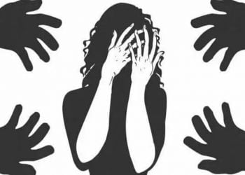 धक्कादायक प्रकार,पोलिसांनी महिला वसतिगृहात तरुणींना कपडे काढून नाचायला लावले