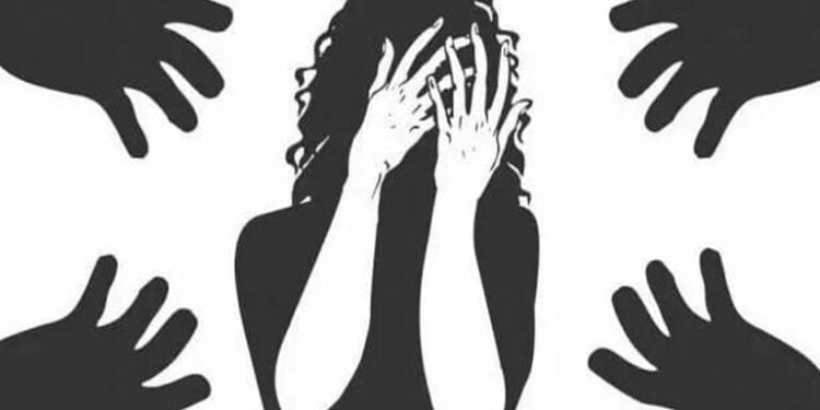 धक्कादायक प्रकार,पोलिसांनी महिला वसतिगृहात तरुणींना कपडे काढून नाचायला लावले