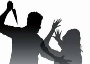 २६ वर्षीय तरुणाने आपल्या पूर्वाश्रमीच्या प्रेयसीला भररस्त्यात चाकूने भोसकले