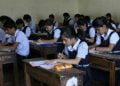 मुलांचे पेपर पूर्ण होईल का?ऑनलाईनच्या नादात मुलांचे हस्ताक्षर बिघडले,लेखनाची गतीही कमी