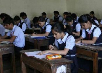 मुलांचे पेपर पूर्ण होईल का?ऑनलाईनच्या नादात मुलांचे हस्ताक्षर बिघडले,लेखनाची गतीही कमी