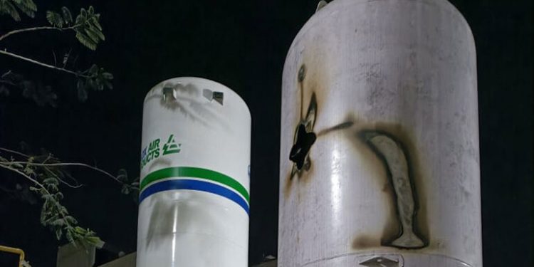 सोलापुरात ऑक्सिजन टॅंक स्फोटात दोघांचा मृत्यू, नातेवाईकांचा आरोप, रुग्णालय प्रशासनाने आरोप फेटाळले