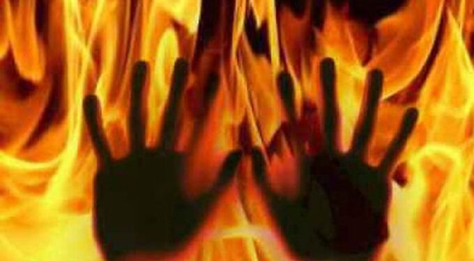 युवतीचा जळलेल्या अवस्थेत मृतदेह आढळल्याने…परिसरात एकच खळबळ…