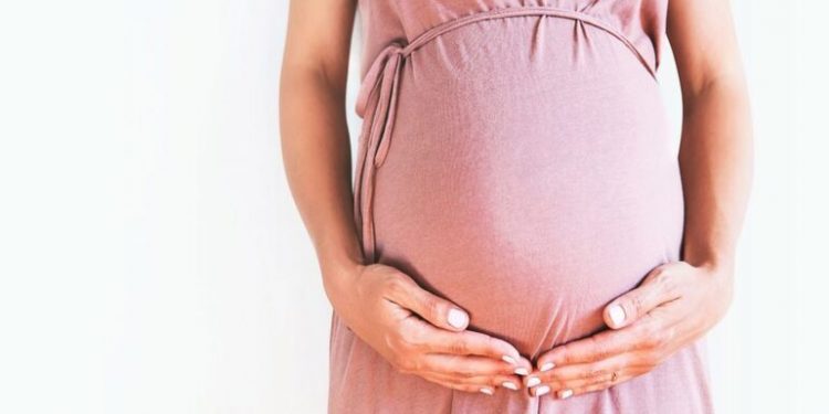 धक्कादायक! 8 वी पास डॉक्टरने केलं गर्भवती महिलेचं ऑपेरेशन,बाळ आणि आईचा मृत्यू