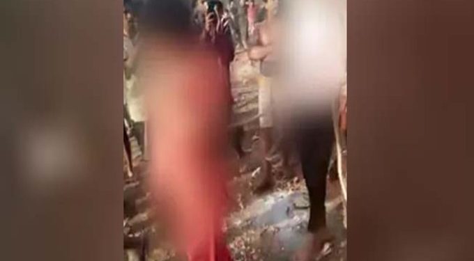 ‘भारत माता की जय’ म्हणत बलात्कार पीडितेला आरोपीसोबत बांधून गावकऱ्यांनी काढली धिंड