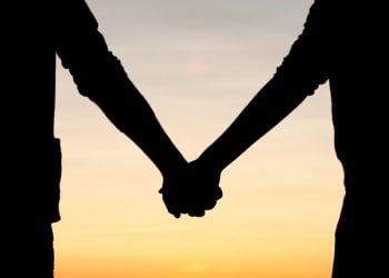 40 рд╡рд░реНрд╖реАрдп рдорд╣рд┐рд▓реЗрдЪрдВ 20 рд╡рд░реНрд╖реАрдп рддрд░реБрдгрд╛рд╡рд░ рдкреНрд░реЗрдо,рдЖрдкрд▓реНрдпрд╛ 4 рдореБрд▓рд╛рдВрдирд╛ рд╡ рдкрддреАрд▓рд╛ рд╕реЛрдбреВрди рдЭрд╛рд▓реА рдлрд░рд╛рд░