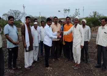 गावकऱ्यांनी चक्क स्मशानभूमीत केला युवकाचा वाढदिवस साजरा,वाचा सविस्तर