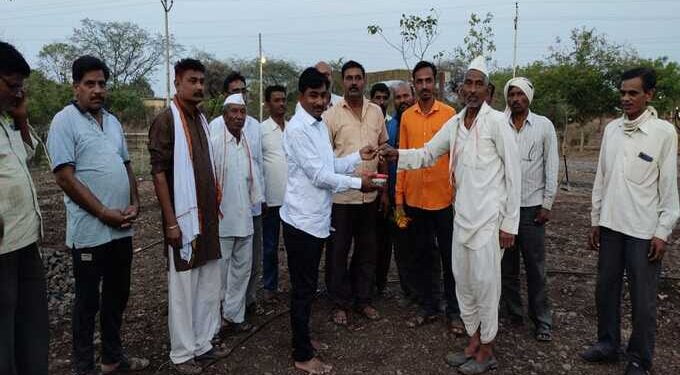 गावकऱ्यांनी चक्क स्मशानभूमीत केला युवकाचा वाढदिवस साजरा,वाचा सविस्तर