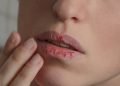 COVID Tongue: ओठांभोवती पाच लक्षणं जाणवल्यास कोरोना चाचणी नक्की करा