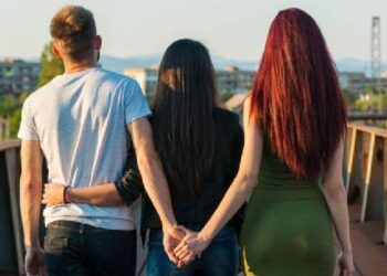 ३५ गर्लफ्रेंड्ससोबत