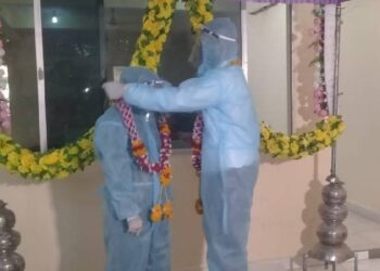 पॉझिटीव्ह नवरदेवाचं लग्न