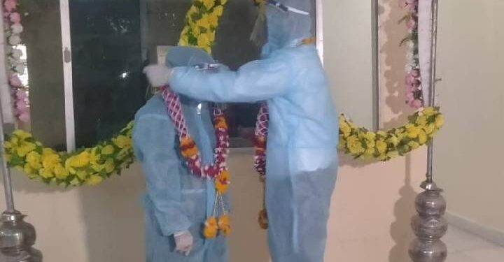 पॉझिटीव्ह नवरदेवाचं लग्न