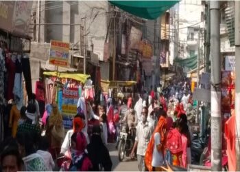 рдЦрд░реЗрджреАрдЪреНрдпрд╛ рдирд╛рд╡рд╛рд╡рд░ рдмрд╛рдЬрд╛рд░рдкреЗрдареЗрдд рд╣реЛрдгрд╛рд░реА рдЧрд░реНрджреА рдХрд╛рдпрдо, рджреБрдХрд╛рдирд╛рд╕рдореЛрд░ рд▓рд╛рдЧрд▓реНрдпрд╛ рдЧреНрд░рд╛рд╣рдХрд╛рдВрдЪреНрдпрд╛ рд░рд╛рдВрдЧрд╛