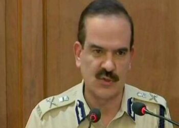 अकोल्याच्या पोलिस निरीक्षकाची  तक्रार,परमबीर सिंग यांनी केलेल्या भ्रष्टाचाराचे माझ्याकडे पुरावे!