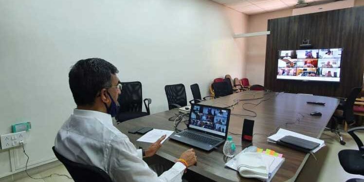 बस्स….कडक निर्बंध लावूनही लोक फिरत असतील तर कारवाई कराच- गृहराज्यमंत्री देसाई