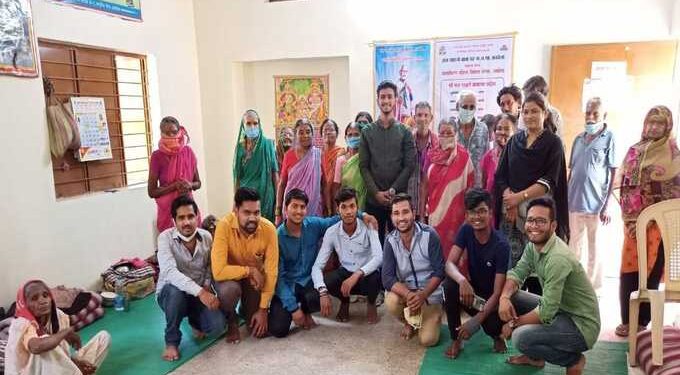 निराधारांना मिष्ठान्न देवून वाढदिवस साजरा,सामाजिक कार्यकर्ते वैभव बोळे यांचा उपक्रम