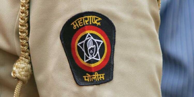 गुन्हेगारी टोळयावर आळा बसणेकरीता टोळीने गुन्हे करणारी टोळी अकोला जिल्ह्यातुन २ वर्षाकरीता हद्दपार