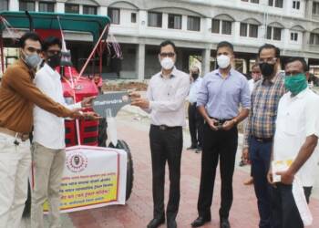 अण्णासाहेब पाटील आर्थिक मागास विकास महामंडळ: वैयक्तिक व्याज परतावा योजनाःदोघा लाभार्थ्यांना ट्रॅक्टर वितरण