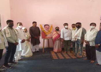 рд╕реНрд╡.рд░рд╛рдЬреАрд╡рдЬреА рд╕рд╛рддрд╡ рдпрд╛рдВрдирд╛ рд╕рд░реНрд╡ рд╕рдорд╛рдЬ рдмрд╛рдВрдзрд╡, рд╕рд░реНрд╡рдкрдХреНрд╖реАрдп рд╢реНрд░рджреНрдзрд╛рдВрдЬрд▓реА рд╡ рдЕрд╕реНрдереАрдХрд▓рд╢рд╛рдЪреЗ рдШреЗрддрд▓реЗ рджрд░реНрд╢рди