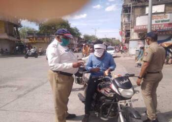 लॉक डाऊन च्या एका महिन्यात शहर वाहतूक शाखेची जम्बो कारवाई 15 हजार वाहनांवर दंडात्मक कारवाई,600 वाहने जप्त