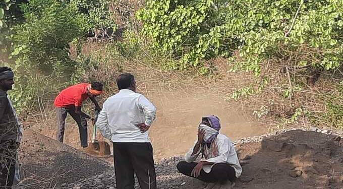अकोलखेड परीसरात अवैध रेती उत्खनन करणाऱ्यांविरुद्ध महसूल विभागाची धडक मोहीम; खाई नदीपात्रातिल रेती साठे ऊध्वस्त.
