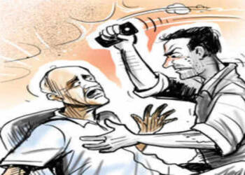 рдХрдЪрд░рд╛ рдЯрд╛рдХрдгреНрдпрд╛рдЪреНрдпрд╛ рдХреНрд╖реБрд▓реНрд▓рдХ рд╡рд╛рджрд╛рддреВрди рд╡реГрджреНрдзрд╛ рджрд╛рдореНрдкрддреНрдпрд╛рд▓рд╛ рдХреЗрд▓реА рдорд╛рд░рд╣рд╛рдг