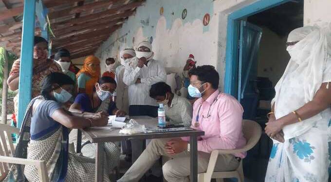 वाडी अदमपुर येथिल उपकेंद्रामध्ये ईसापुर येथिल ग्रामस्थांनी घेतला लसीकरणाचा लाभ