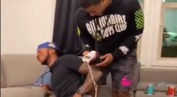 पुरुषांनीही घेतला मासिक पाळीत होणाऱ्या वेदनांचा अनुभव; अक्षरशः किंचाळू लागले, पाहा VIDEO